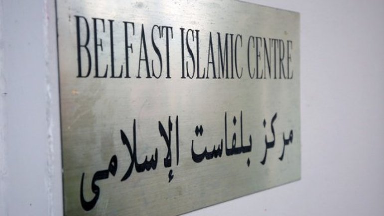 В Ирландии исламский центр забросали свининой - фото 1