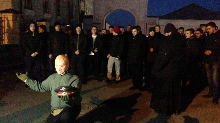Активисты обещают продолжить блокаду Киево-Печерской лавры - фото 1