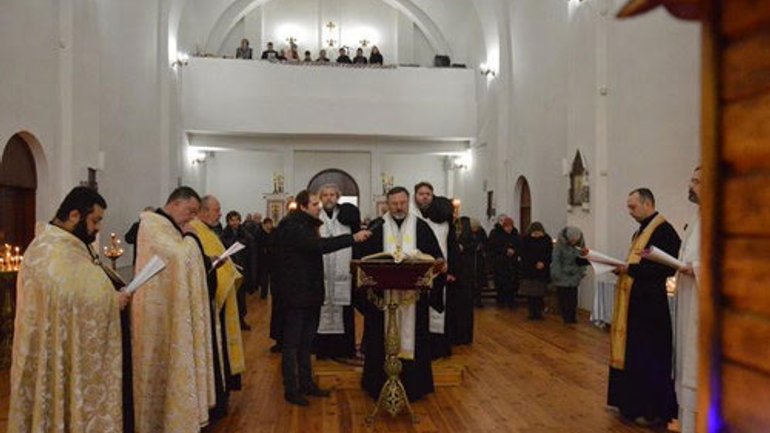 У Свято-Дмитрівському храмі УАПЦ в Харкові вірні різних конфесій молилися за єдність - фото 1