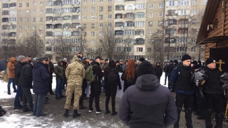В УПЦ прокомментировали протестную акцию активистов  возле храма князя Владимира во Львове - фото 1