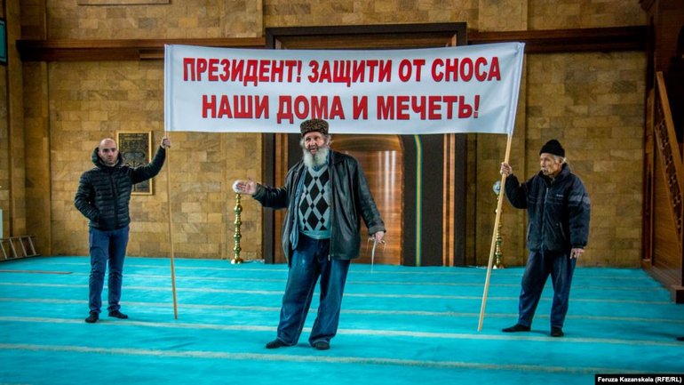 Крымские мусульмане объявили голодовку против сноса застройщиком мечети - фото 1