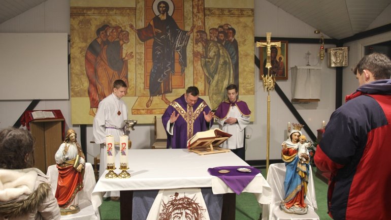 Греко-католики передали римо-католикам фігури з костелу на Львівщині - фото 1