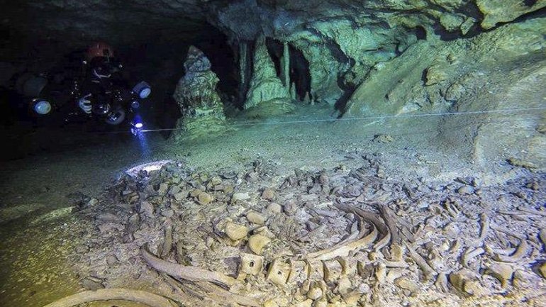Археологи нашли крупнейший в мире подводный лабиринт с захоронениями майя - фото 1