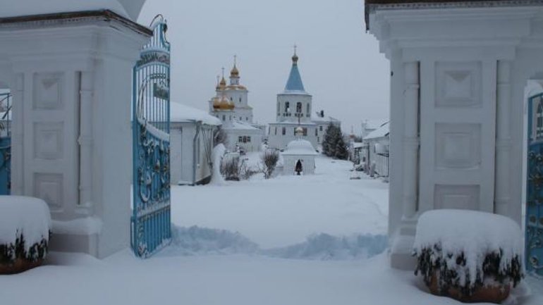 Полиция разыскивает злоумышленников, которые обокрали женский монастырь в Сумской области - фото 1