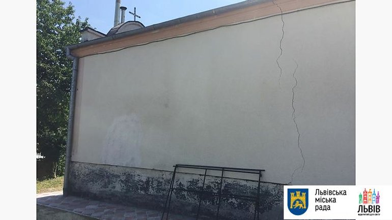 Через зсув ґрунту у Львові руйнується храм - фото 1