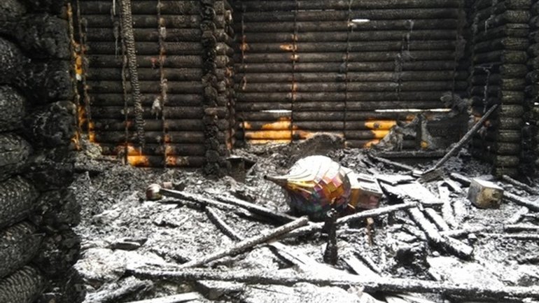 У Києві вщент згоріла церква УПЦ КП - фото 1