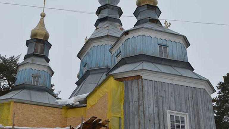 Священики УПЦ (МП) знищили бароковий купол на одній з найстаріших дерев’яних церков Київщини - фото 1