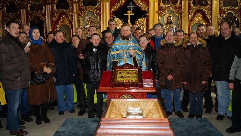 Люди с синдромом Дауна молились в  Киево-Печерской лавре - фото 1