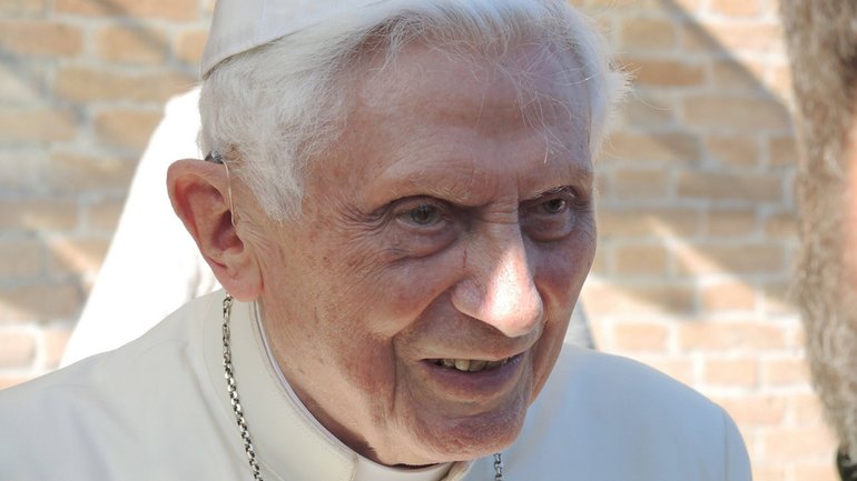 Папа-емерит сьогодні святкує 91 рік народження - фото 1