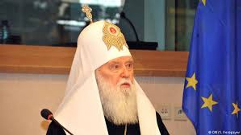 Патріарх Філарет в Європарламенті помолився за мир і українську Церкву - фото 1