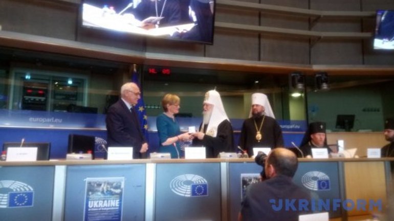 Патриарх Филарет наградил орденом вице-президента Европарламента - фото 1