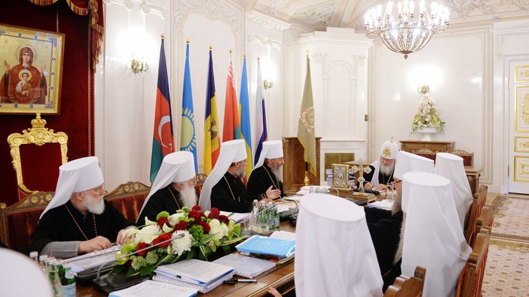 Предстоятель УПЦ (МП) і митрополит Кримський поїхали на Синод РПЦ - фото 1