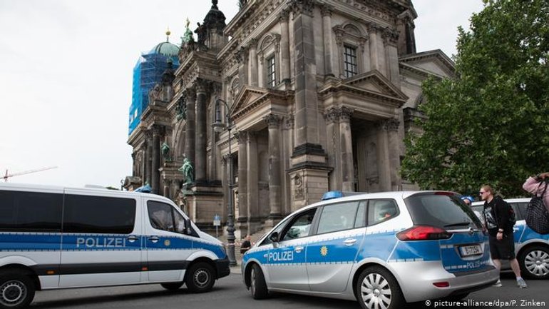 У Берлінському кафедральному соборі поліцейський стріляв у озброєного зловмисника - фото 1