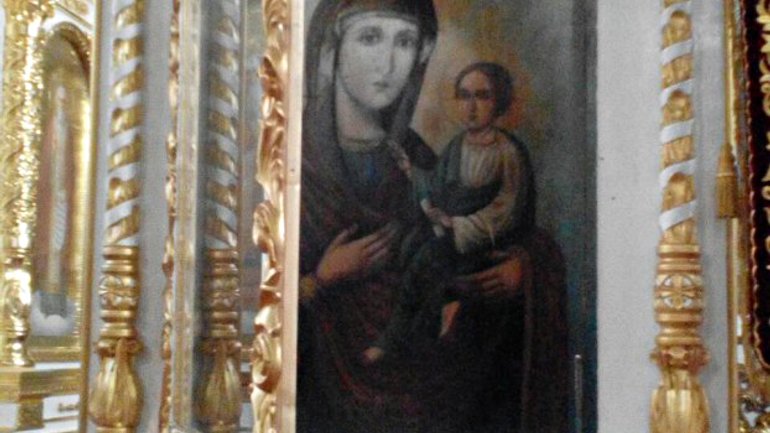 У кафедральному соборі УПЦ (МП) викрадено дорогоцінні підвіски з ікони Богородиці - фото 1