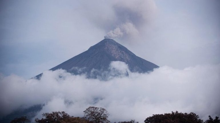 Папа виділив $ 100 тисяч постраждалим від вулкану в Гватемалі - фото 1