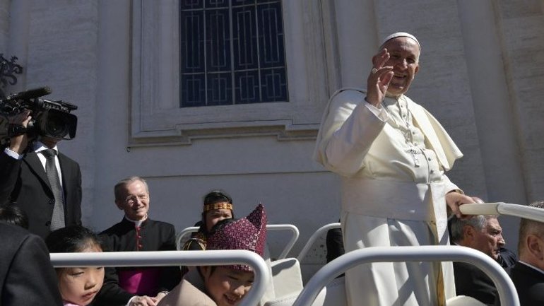 У липні Папа Франциск просить молитися за священиків - фото 1
