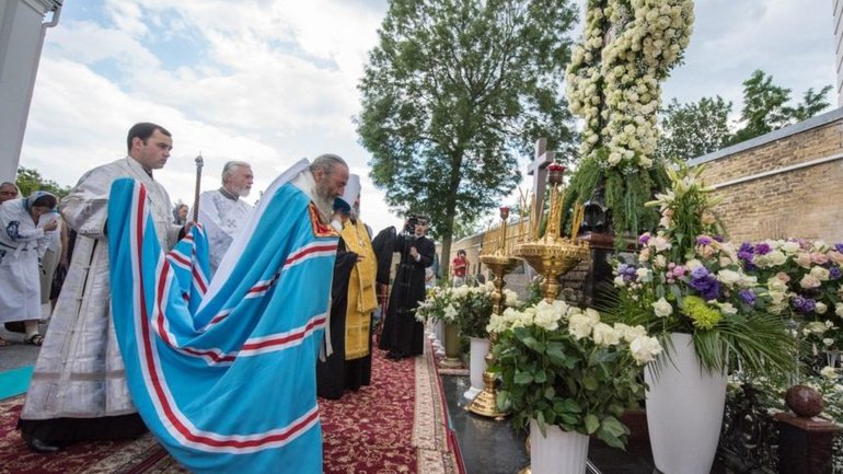 Предстоятель УПЦ (МП) очолив панахиду на могилі Митрополита Володимира (Сабодана) - фото 1