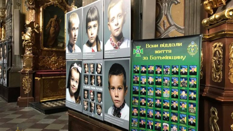 У Гарнізонному храмі Львова показали очі дітей, які втратили батьків на Сході - фото 1
