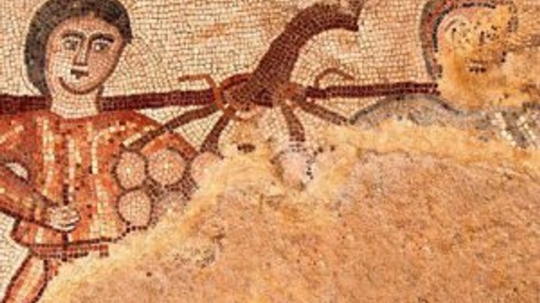 У стародавній синагозі виявили мозаїку із зображенням посланців Мойсея - фото 1