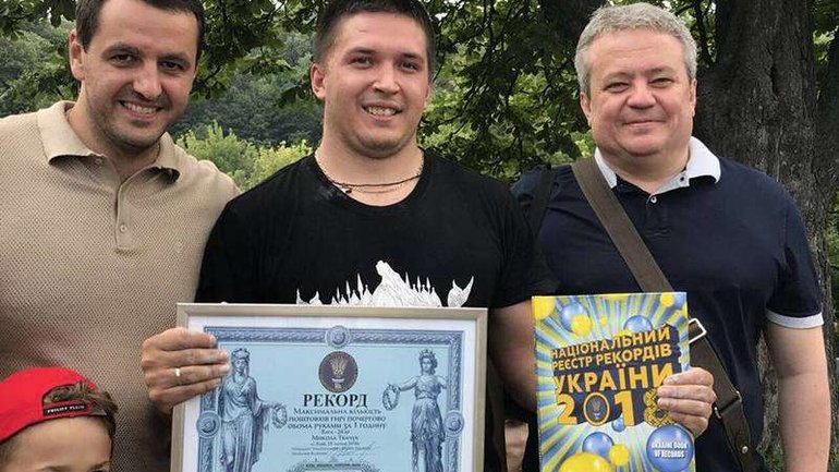 До ювілею Хрещення Русі буковинець встановив рекорд України - фото 1