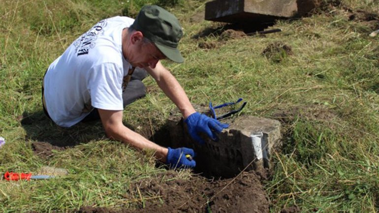 На Тернопольщине нашли могилу первого раввина Бережан - фото 1