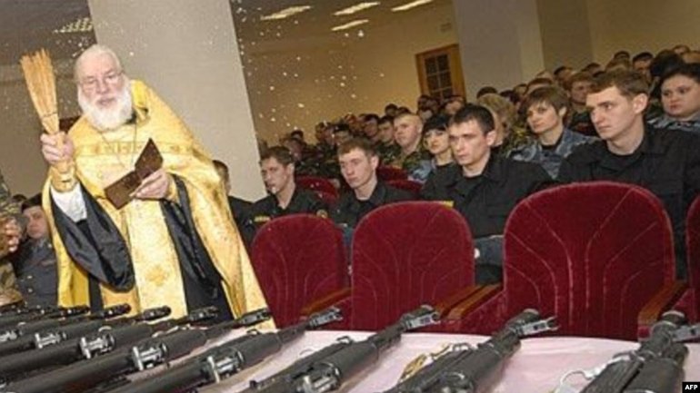 Шпигуни та агенти впливу: Греція відмовляє у візах російським священикам - фото 1