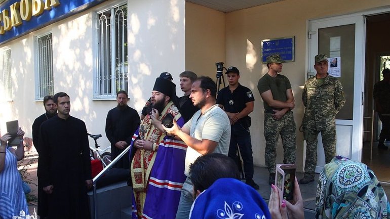 Священники Московского Патриархата пытались пройти в Военную академию Одессы - фото 1