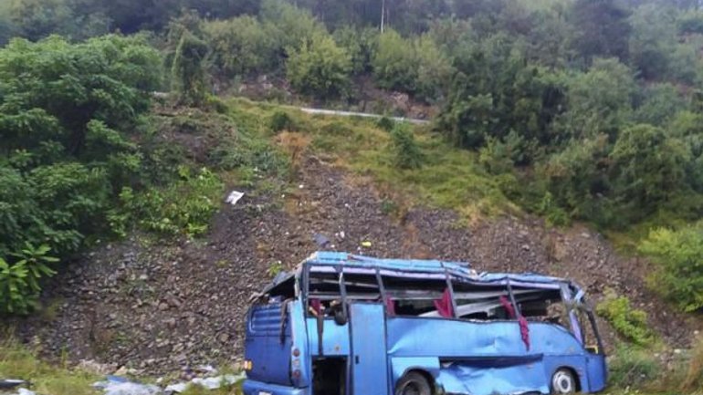 Вблизи Софии упал в ущелье автобус с паломниками, погибли 16 человек - фото 1