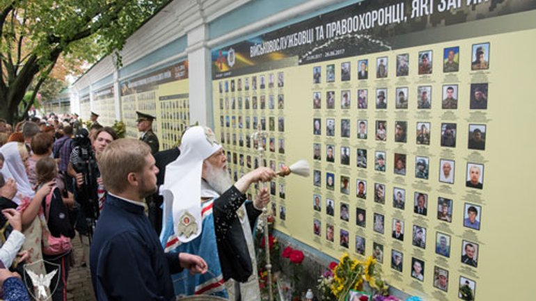 «Стіна пам’яті» героїв України біля Михайлівського собору поповнилася новими іменами - фото 1