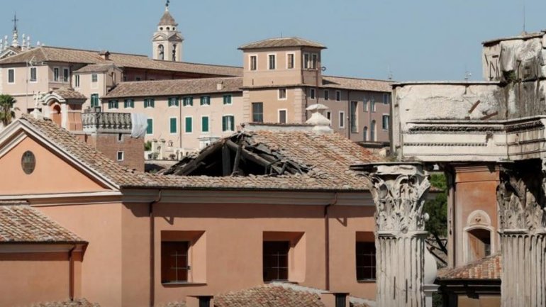 У Римі обвалився дах давнього храму, збудованого на місці ув’язнення апостолів Петра і Павла - фото 1