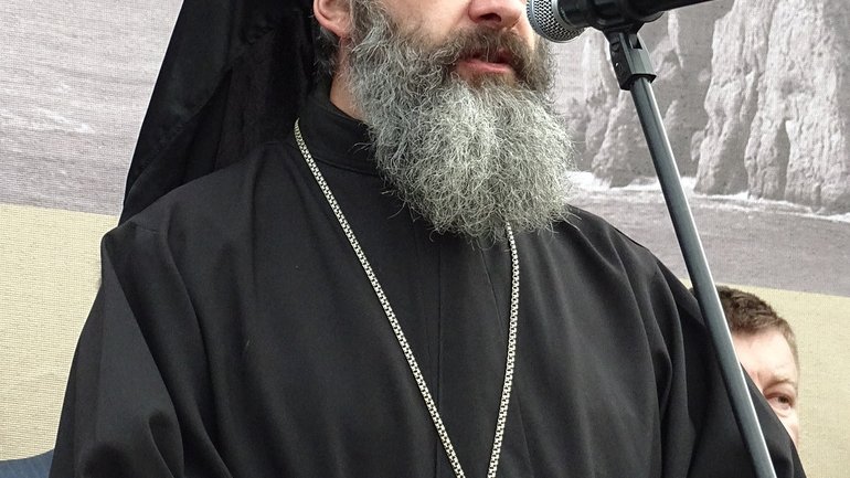 Архиєпископ Климент відвідав Балуха у Криму: «Коли він зняв футболку, я побачив шкіру та кістки» - фото 1