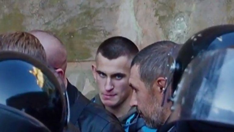 На Покрову поліція затримала понад сотню молодиків у Києво-Печерській лаврі - фото 1