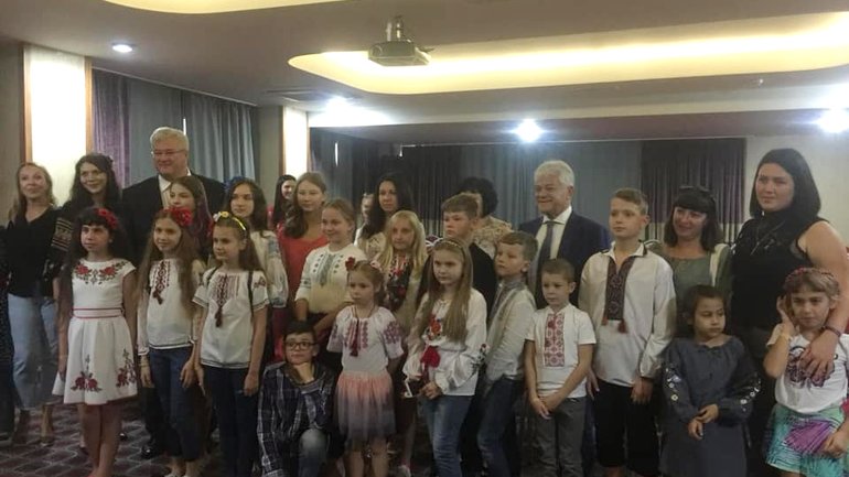 Патриарх Варфоломей встретится с детьми правоохранителей, которые погибли на Донбассе - фото 1