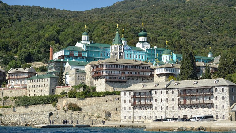 Российские монахи отказались покидать монастырь на Афоне - фото 1