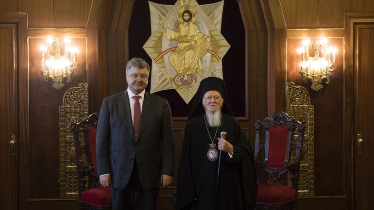 Poroshenko greets Patriarch Bartholomew with 27th anniversary of enthronement - фото 1