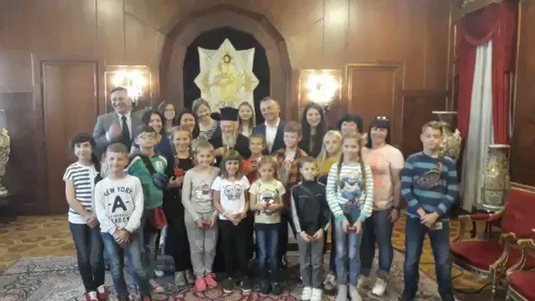 Patriarch Bartholomew meets with children of Ukrainian soldiers killed in Donbas - фото 1