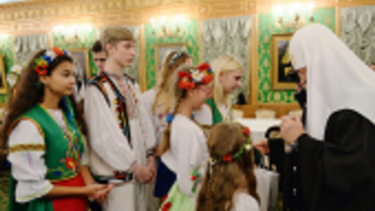 Ігуменя Серафима організувала для Кирила пісні та танці українських дітей - фото 1