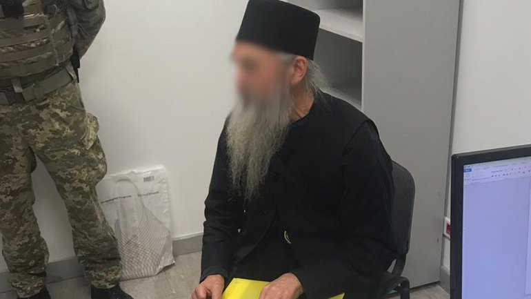Священнослужителя з підробленими документами викрили прикордонники в аеропорту «Бориспіль» - фото 1