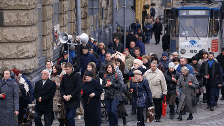 У Львові відбувається молитовна хода, присвячена пам’яті загиблих воїнів АТО і ООС - фото 1