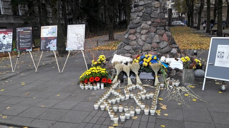 У країнах Балтії вшанували жертв Голодомору - фото 1