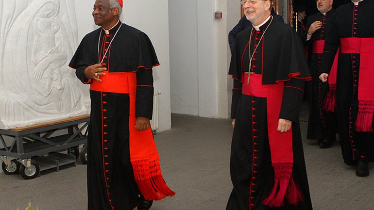 Кардинал Тарксон в главном соборе УГКЦ передал благословение украинскому народу от Папы - фото 1