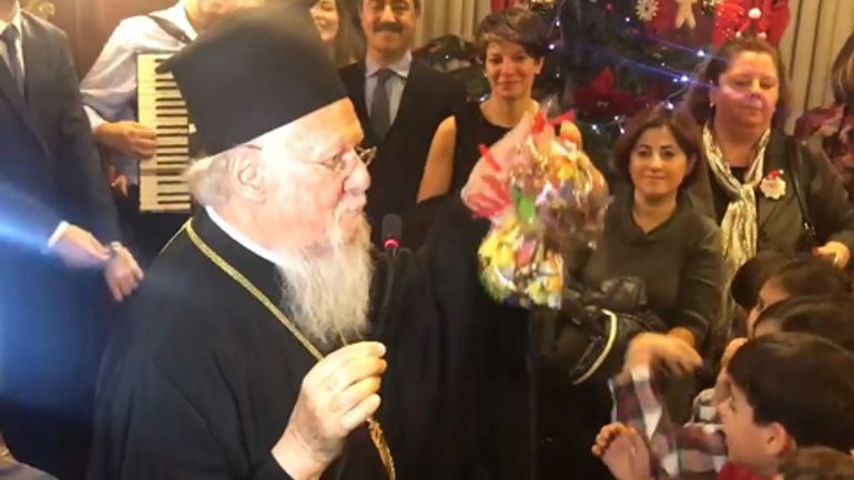 Томос в обмен на конфеты: Патриарх Варфоломей ответил шуткой на обвинения во взятке - фото 1