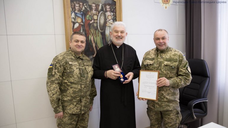 Єпископа УГКЦ нагородили медаллю «За сприяння Збройним силам України» - фото 1