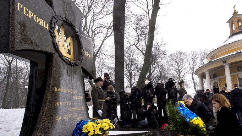 Україна вшановує День пам'яті полеглих у бою під Крутами - фото 1