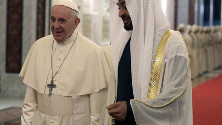 Папа Римський вперше прибув до ОАЕ - фото 1