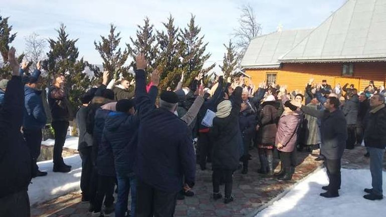 За один день три общины УПЦ (МП) перешли в ПЦУ на Буковине - фото 1