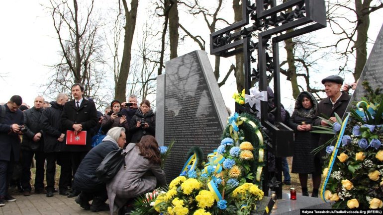 Українці і поляки вшанували жертв трагедії у Сагрині в 75-у річницю подій - фото 1