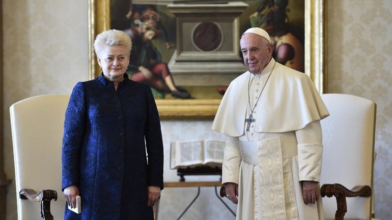 Папа Франциск прийняв Президента Литви Далю Грибаускайте - фото 1