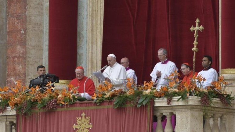 В Urbi et Orbi Папа Франциск пожелал украинцам мира - фото 1