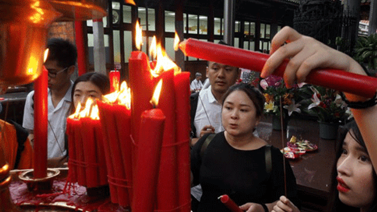 У найбільшому буддійському храмі Тайваню заборонили палити свічки - фото 1